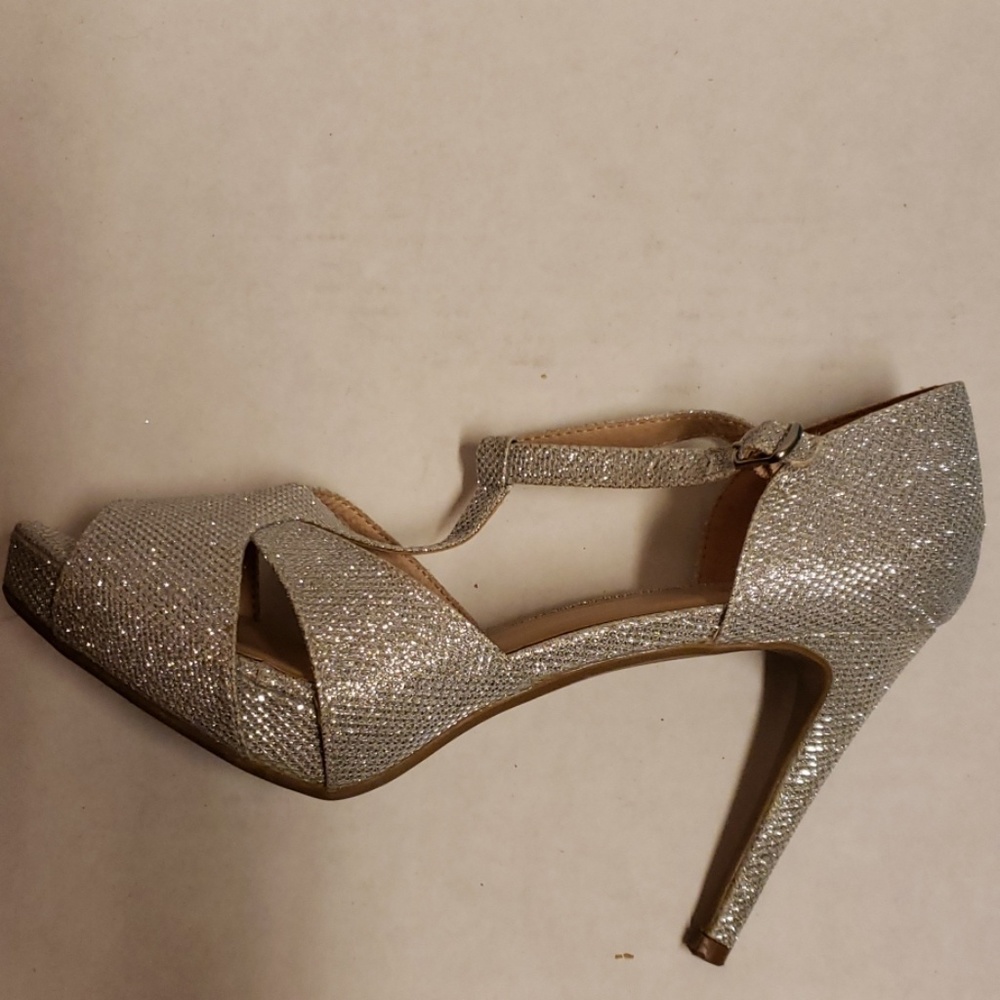 XOXO dress shoes - Picture 1 of 8